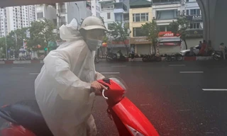 Hà Nội: Phương tiện giao thông đổ rạp giữa siêu bão Yagi