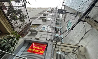 Hình ảnh mới nhất chung cư mini bị nứt cột chống đỡ khiến dân phải di dời khẩn cấp