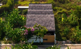 Ấn tượng nhà mái dốc hai lớp đẹp như tranh vẽ