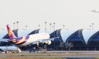 Kiểm tra an ninh nghiêm ngặt sau tin có bom trên máy bay