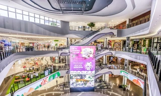 Nhà phố ế ẩm, trung tâm thương mại khởi sắc