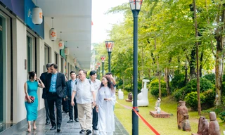 Chiêm ngưỡng các tác phẩm gốm và điêu khắc nổi tiếng tại Lynn Times Thanh Thuỷ