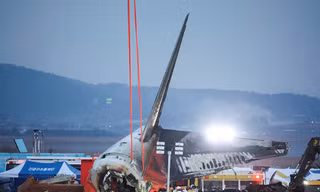 Một ngày xảy ra 2 vụ tai nạn máy bay Boeing 737-800 kinh hoàng