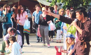 Tây chơi bài chòi