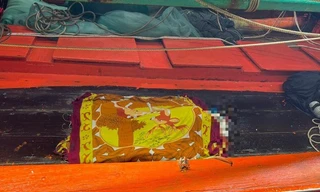 Thi thể người đàn ông cụt tay phải trôi dạt gần bờ biển Quảng Bình