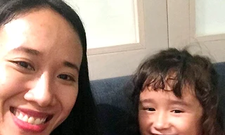 Mẹ con chị Huyền gặp nhau sau nhiều năm xa cách. Ảnh: VnExpress