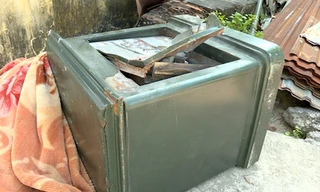 Nhóm trộm rinh két sắt khi gia chủ đi ăn tiệc