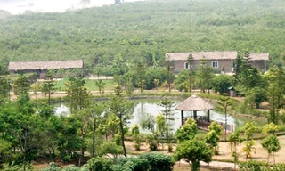 Bên trong khu ăn chơi ngủ nghỉ của đại gia ở giữa bãi sông