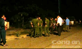 Công an tiến hành khám nghiệm hiện trường vụ án mạng​