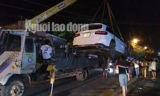 Lực lượng CSGT Công an huyện Phú Quốc cẩu ôtô biển số cực đẹp về trụ sở