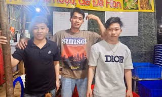 3 chàng trai dũng cảm lao ra biển cứu 2 nữ sinh thoát đuối nước