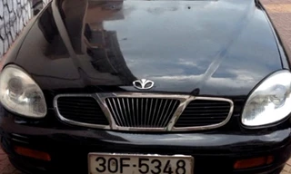 Hai thanh niên dùng súng nhựa dọa bắn người đi đường