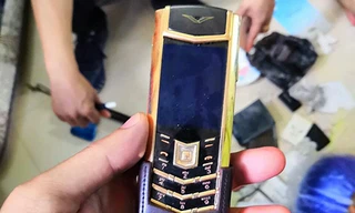 Khách hành hương bị trộm điện thoại Vertu gần một tỷ đồng