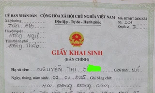 Mẹ bé B. khẳng định các giấy tờ mà chị nộp cho công an đều thống nhất con chị sinh ngày 2/1/2005