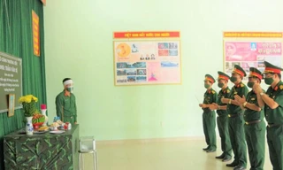 Cha mất vì COVID-19, thượng tá quân đội nén đau ở lại tuyến đầu chống dịch