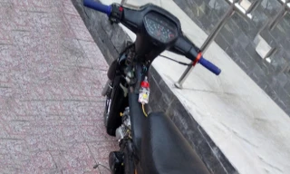 Chiếc xe tông CSTT bị thương. Ảnh: Công an cung cấp