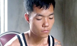 Thanh niên xăm trổ khai bị ngáo đá. Ảnh: Việt Đức