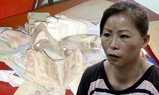 Đoàn Thị Cúc và tang vật. Ảnh: CTV 