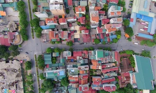 Ngày 6/7, HĐND Hà Nội nhất trí thông qua nghị quyết về việc đặt tên 19 tuyến đường phố mới, trong đó có hai tuyến đường mang tên nhạc sĩ Trịnh Công Sơn và nhà thơ Nguyễn Đình Thi. Phố Trịnh Công Sơn từ ngã ba ngõ 612 Lạc Long Quân đến giao với dốc ngã ba 