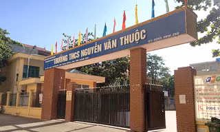 Nữ sinh lớp 8 nhảy lầu sau khi bị giáo viên tịch thu điện thoại