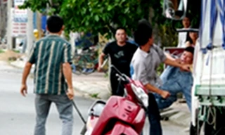 Mâu thuẫn do nẹt pô xe, chém 3 người bị thương nặng