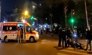 Thiếu nữ 16 tuổi lái xe máy đâm bị thương một Cảnh sát 141