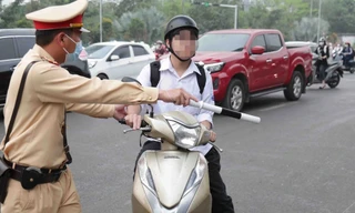 Vội đi thi, nam sinh lớp 11 ở Hà Nội lấy xe máy của bố đến trường