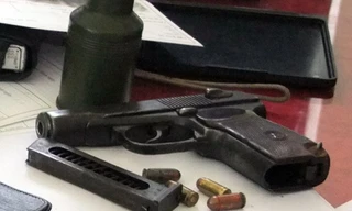 Đình chỉ công tác phó trưởng ấp bắn người