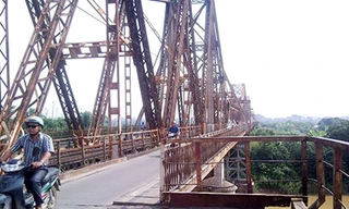 Cầu Long Biên đang xuống cấp do đã khai thác hơn 100 năm Ảnh: Thùy dương