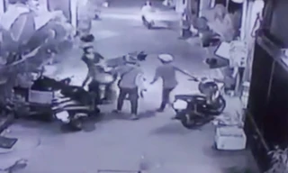 Camera ghi hình đôi nam nữ ở TP HCM bị cướp tấn công