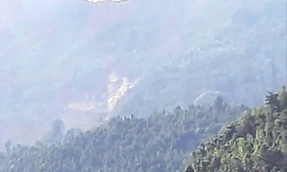 Đang xác định nguyên nhân vụ nổ trên đỉnh núi ở Làng Nủ