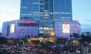 Trung tâm thương mại Lotte Center Hà Nội nằm ở địa điểm dễ ùn tắc giao thông.