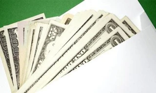 Truy tìm tài xế cùng chiếc phong bì có 8.000 USD