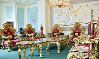 Bộ bàn ghế dát vàng 'độc nhất vô nhị', 30 thợ kỳ công chế tác