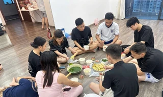 Vợ chồng Hà Nội dùng căn hộ 100m2 cho người lạ tránh bão