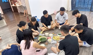 Vợ chồng Hà Nội dùng căn hộ 100m2 cho người lạ tránh bão