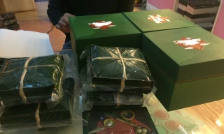 Cận cảnh cặp bánh chưng siêu đắt có giá 600.000 đồng/cặp