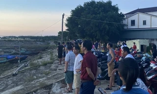 Vụ bé trai 4 tuổi mất tích: Phát hiện dép, cả trăm người tìm kiếm trong đêm