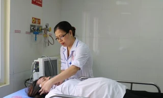 Nhiều công nhân mang thai phải điều trị vì hít phải khí lạ