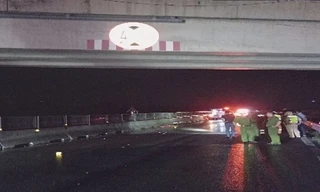 Người đàn ông nhảy từ cầu vượt xuống đường cao tốc Trung Lương - Mỹ Thuận