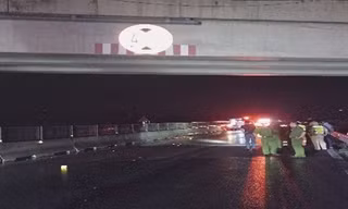 Người đàn ông nhảy từ cầu vượt xuống đường cao tốc Trung Lương - Mỹ Thuận