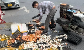 Điều bất ngờ sau bức ảnh xe chở trứng vỡ tan tành gây sốt mạng ở Hà Nội