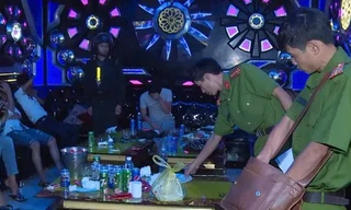 Hỗn chiến, nổ lớn ở quán karaoke, nhiều người chạy tán loạn