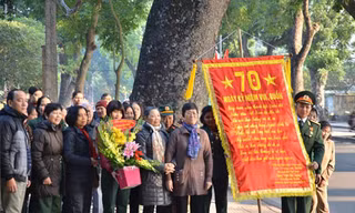 Hà Nội: Dòng người xếp hàng viếng Đại tướng Võ Nguyên Giáp