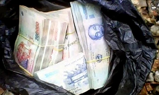 Đánh rơi tiền công ty, bị truy tố tội… tham ô