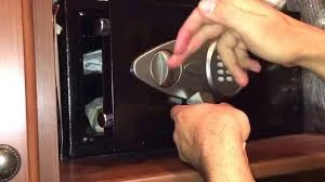 Ghi mã két sắt vào chùm chìa khóa, cụ bà mất 1,2 tỷ đồng