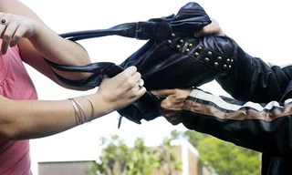 Chống lại cướp, hai vợ chồng ở Sài Gòn bị đâm nhiều nhát