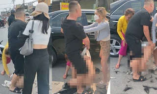 Cô gái bị nhóm người cắt tóc, lột đồ giữa đường