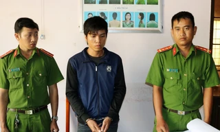 Hai thanh niên nhậu xong không trả tiền, chém luôn chủ quán