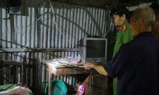 Lực lượng Công an khám xét nơi ở của nghi phạm